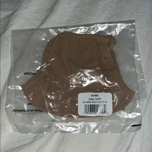 skims face mask. brand new